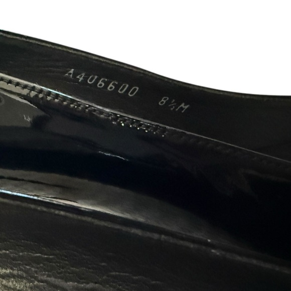 Black patent leather Stuart Weitzman heels excellent condition size 8.5 4.5 heel - Picture 9 of 10